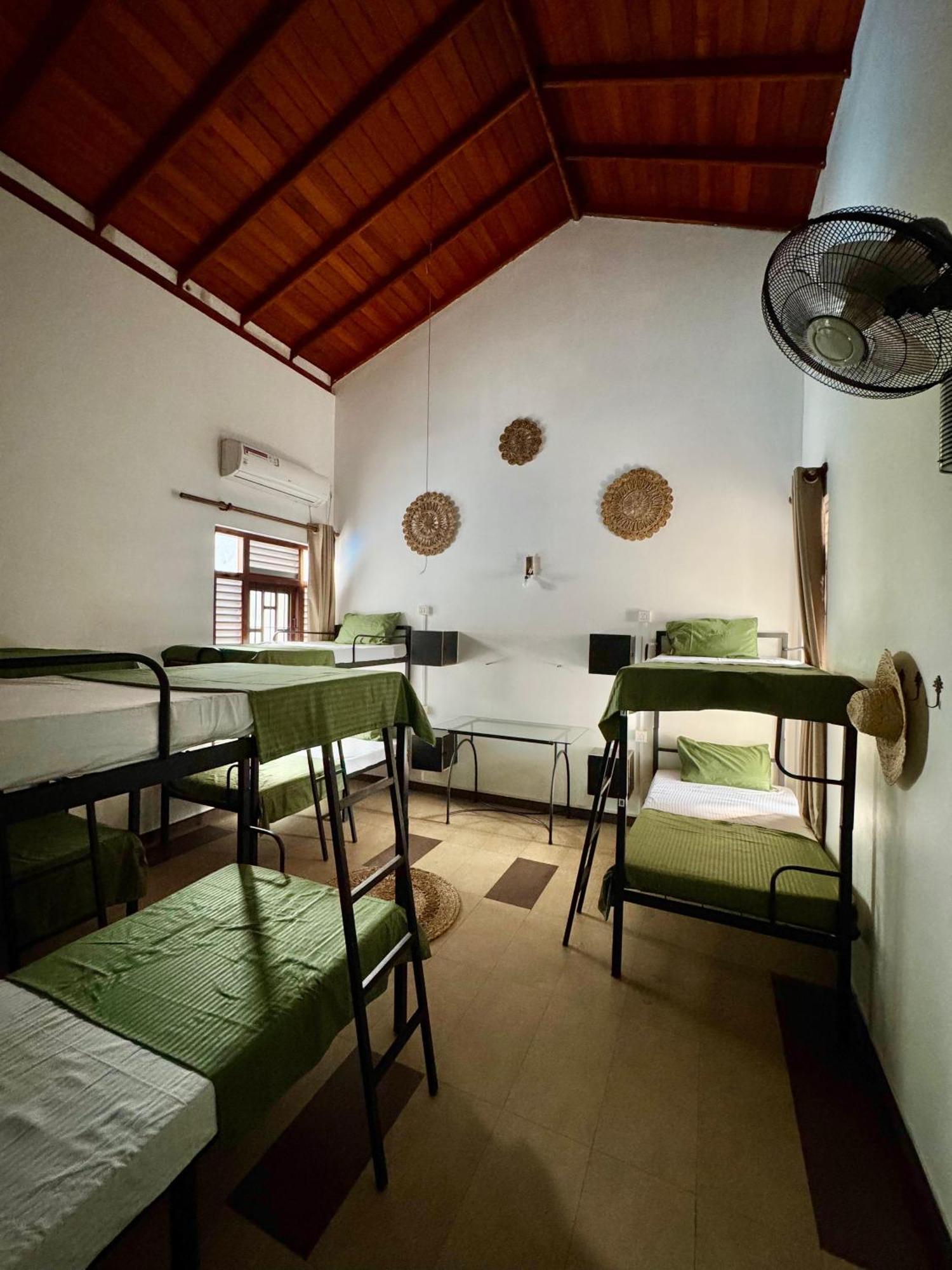 Hari Hari Hostel เวลิกามา ภายนอก รูปภาพ