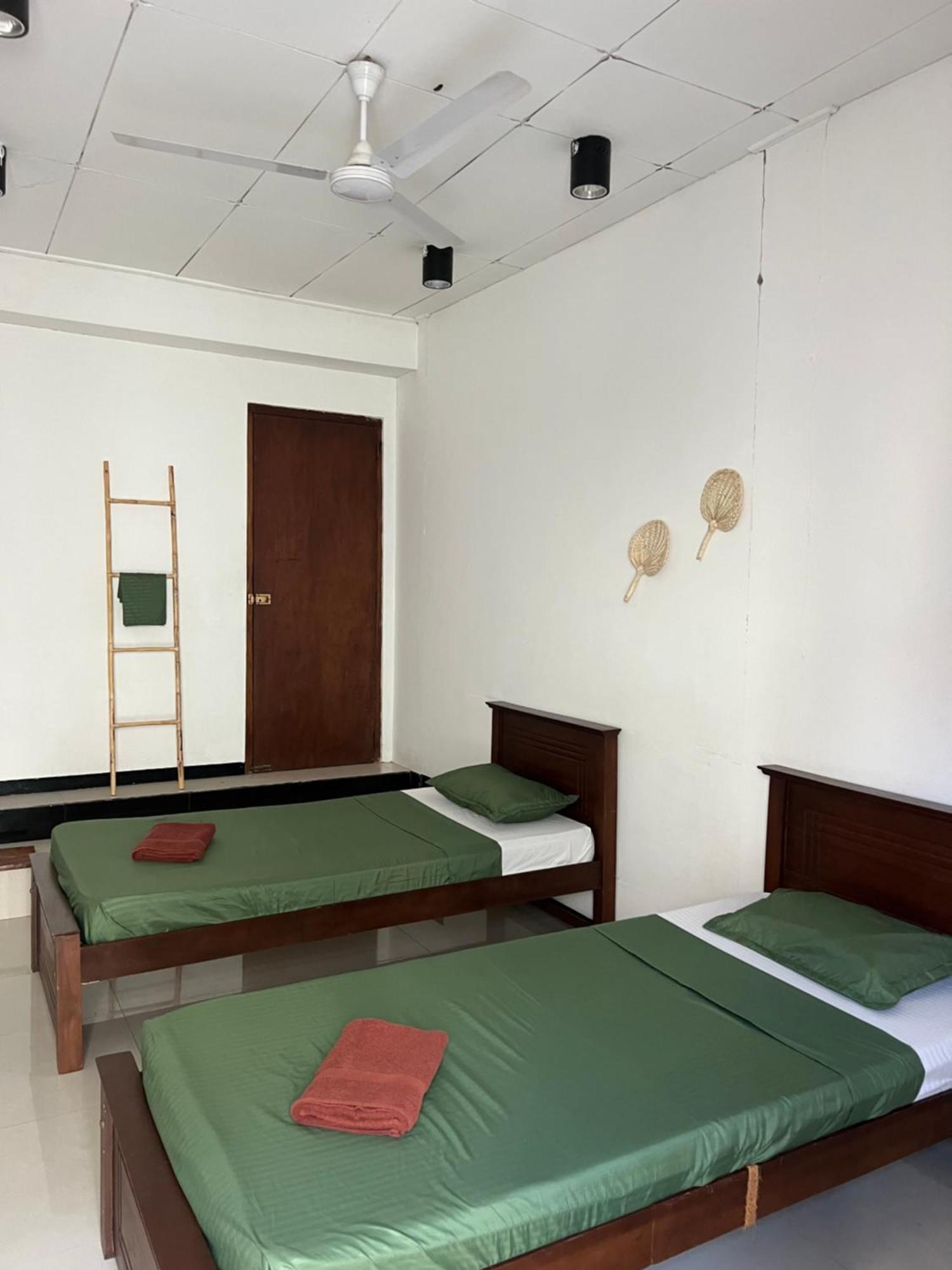 Hari Hari Hostel เวลิกามา ภายนอก รูปภาพ